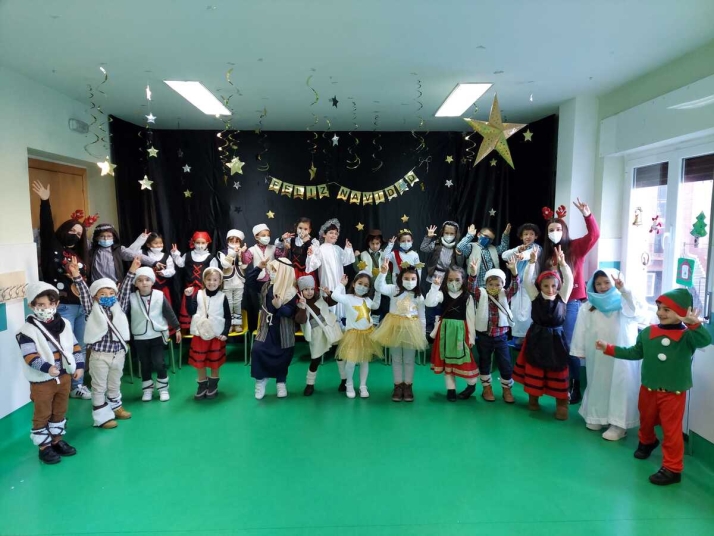 Foto 2 - El Colegio San Juan Bosco celebra la Navidad